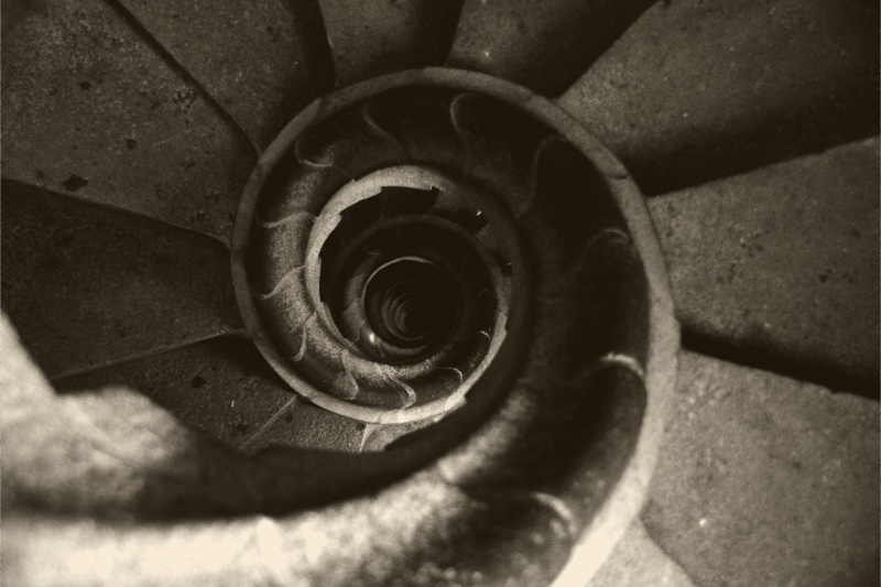 A spiral staircase made of concrete with a spiral design